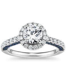 Anillo de compromiso con halo de diamantes y perfil de zafiros en oro blanco de 14 k